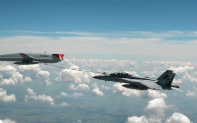 Primer dron del mundo que reposta un avión en el aire